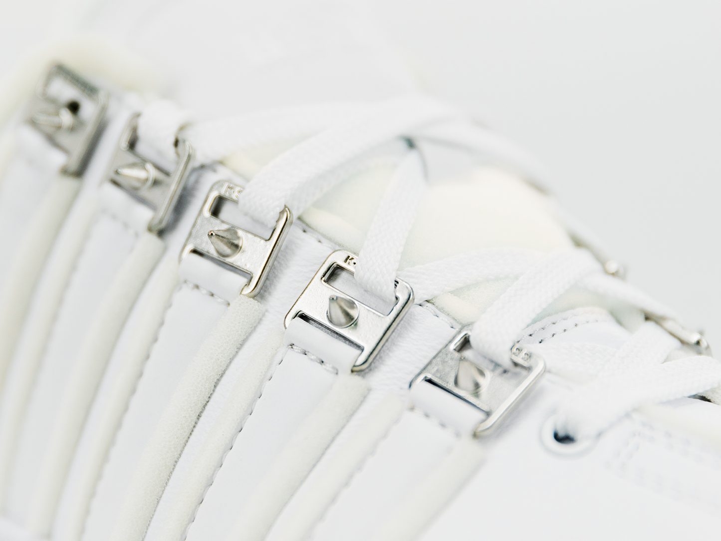 06827-159-M | WILLY CHAVARRIA CLASSIC 2000 | WHITE/SILVER/WHISPERWHITE